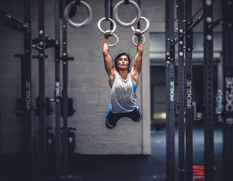 Let's discuss a common mistake in the muscle-up that is overlooked when certain athletes are trying to improve their muscle-up skill: the early pull. Ring Muscle Up, Games Photography, Crossfit Body, Sport Portraits, Crossfit Women, Crossfit Girls, Muscle Up, Crossfit Games, Types Of Yoga