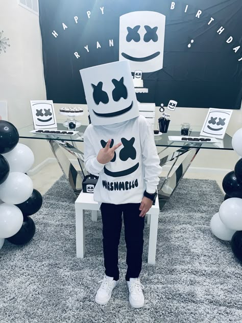 Dj Marshmallow Party Ideas, Dj Marshmello Party Ideas, Dj Marshmello Cake, Marshmallow Pictures, Fortnite Birthday Party, Dj Marshmello, Fortnite Party, Fortnite Birthday, Leo Birthday