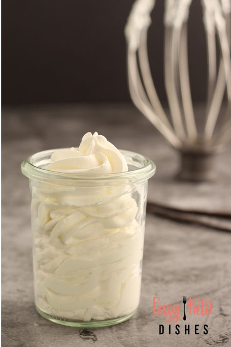 Vanilla Bean Whipped Cream - Fluffy, Sweet and So Yummy! Vanilla Bean Whipped Cream, Ketogenic Desserts, Keto Christmas, Cake Vanilla, Low Carb Fruit, Keto Friendly Desserts, Low Carb Dessert, Lchf Recipes, Homemade Whipped Cream