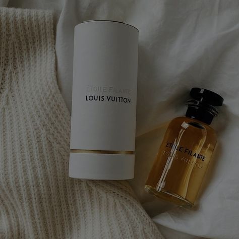 Lv Perfume Aesthetic, Louis Vuitton Perfume Men, Louis Vuitton Perfume Aesthetic, Perfume Louis Vuitton, Lv Perfume, Lv Aesthetic, Perfume Photoshoot, Louis Vuitton Makeup, Louis Vuitton Perfume