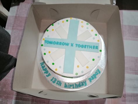 Txt Birthday Party Ideas, K Pop Birthday Cake Ideas, Kpop Cake Ideas Txt, Txt Birthday Cakes, Txt Inspired Cake, Yeonjun Birthday Cake, K Pop Cake Design, Txt Cake Design, Kpop Inspired Cake