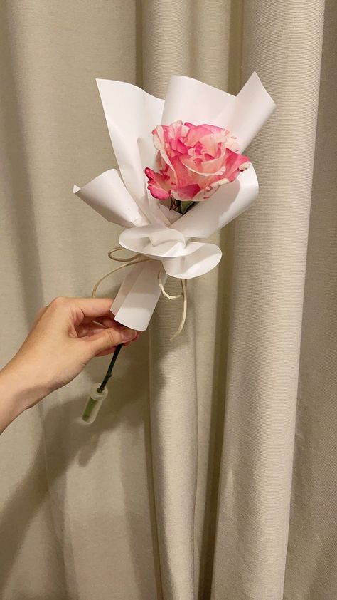 Minimalist Rose Bouquet, Single Rose Bouquet Wrapped, Single Rose Bouquet, Single Flower Bouquet, Bouquet Wrapping, Bouquet Wrap, Single Rose, Single Flower, Paper Crafts Diy Kids