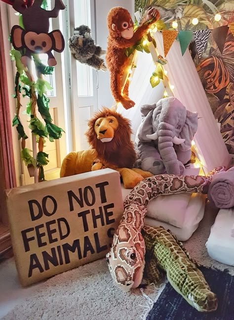 Safari Sleepover Party, Jungle Tent Decor, Jungle Tent, Kids Jungle Room, Kids Church Decor, Sleepover Tents, Jungle Theme Birthday Party, Animal Party Theme, Zoo Birthday Party