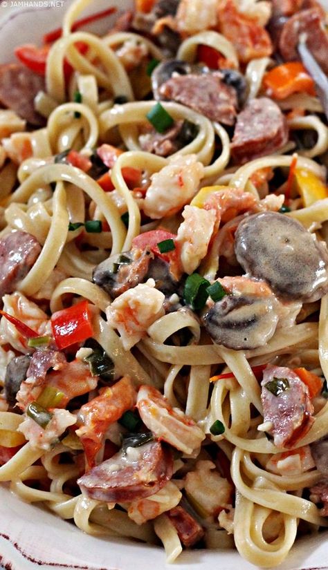 Fat Tuesday Recipes, Mardi Gras Pasta Recipe, Mardi Gras Pasta, Bake Shrimp, Resep Pasta, Mardi Gras Food, Cajun Dishes, Cajun Food, Cajun Creole Recipes