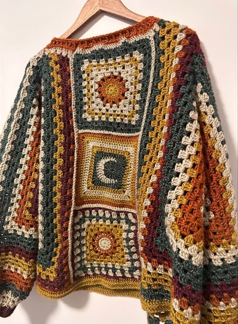 Estilo Hippy, Mode Hippie, Mode Crochet, Estilo Hippie, Crochet Design Pattern, Crochet Fashion Patterns, Fun Crochet Projects, Crochet Cardigan Pattern, Crochet Things