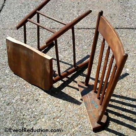 chair cut with a jigsaw Repurposing Old Chairs, Repurpose Dining Chairs, Repurposed Dining Chairs, Magazine Rack Repurposed, Wood Kitchen Chair, Wooden Kitchen Chairs, Old Wooden Chairs, Upcycle Chair, Repurpose Projects