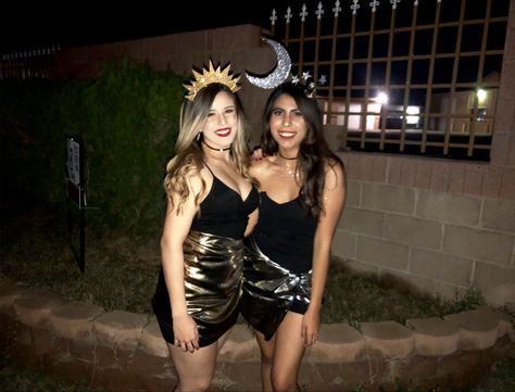 Day and night / sun and moon best friend costume Day And Night Costume Halloween, Night And Day Halloween Costume, Night And Day Costume, Day And Night Halloween Costumes, Day And Night Costume, Moon Outfit Aesthetic, Sun And Moon Best Friend, Costume For Friends, Sun Costume