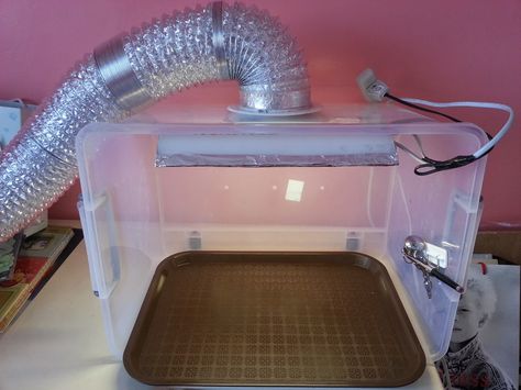 otaku on a budget: DIY portable spray booth Spray Booth Diy, Portable Spray Booth, Airbrush Spray Booth, Spray Paint Booth, Booth Diy, Scale Painting, Airbrush Supplies, Model Cars Building, Diy Spray Paint