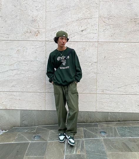 Dunk Green Outfit, Green Sweatpants Outfit Men, Green Dunks Outfit Men, Green Outfit Men Aesthetic, Green Hoodie Outfit Aesthetic, Outfit Ideas Men Aesthetic, Sweatpants Outfit Men Streetwear, Green Dunks Outfit, Dunks Outfit Men