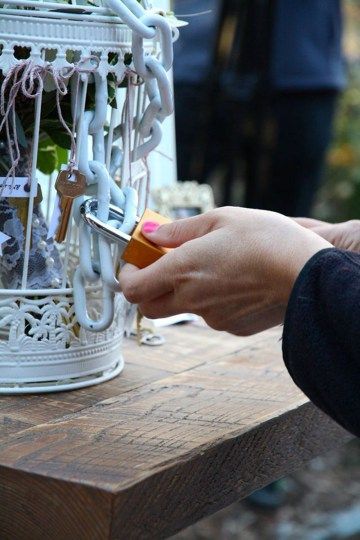 Birdcage love lock bouquet toss alternative as seen on @offbeatbride Alternative Bouquet Toss, Wedding Bouquet Toss, Craft Beer Wedding, Bouquet Alternative, Zelda Wedding, Toss Bouquet, Wedding Toss, Wedding Birdcage, Beer Wedding