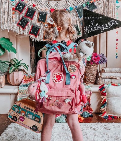 Kanken Mini, Toddler Playroom, Kindergarten Backpack, Kindergarten First Day, School Bus, Kids Backpacks, Kanken Backpack, Future Kids, Fjallraven Kanken