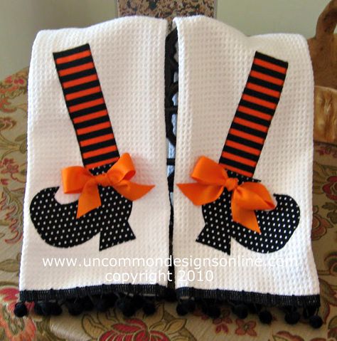 Fancy and Fun Witch Shoe Dish Towels Witch Shoe, Halloween Applique, Witch Shoes, Halloween Sewing, Adornos Halloween, Towel Crafts, Halloween Quilts, Halloween Projects, Diy Halloween