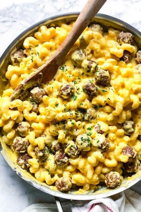 Mac And Cheese And Meatballs, Meatball Mac And Cheese, Mac And Cheese With Meatballs, Mac And Cheese With Minced Meat, Meatballs And Elbow Macaroni, Bacon Mac And Cheese Bites, Easy Mac N Cheese Recipe, Cheesy Meatballs, Cheese Stuffed Meatballs