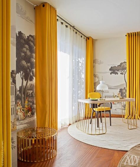 Psychological effects of room colors. Yellow Drapes, Drapes And Curtains, Wallpaper Beautiful, Latest Interior Design Trends, Yellow Curtains, Ad Magazine, Yellow Decor, Yellow Interior, Design Del Prodotto