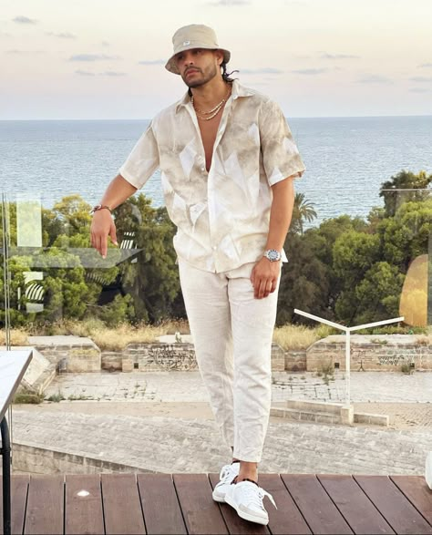 Charleston South Carolina Outfits Men, Mens Vacation Style, Miami Chic Outfit Men, All White Outfit Men Casual Classy, Men’s Mexico Outfit, Miami Mens Outfits, Gq Outfits For Men, Cabo Outfits Vacation Style Men, Mens Miami Fashion