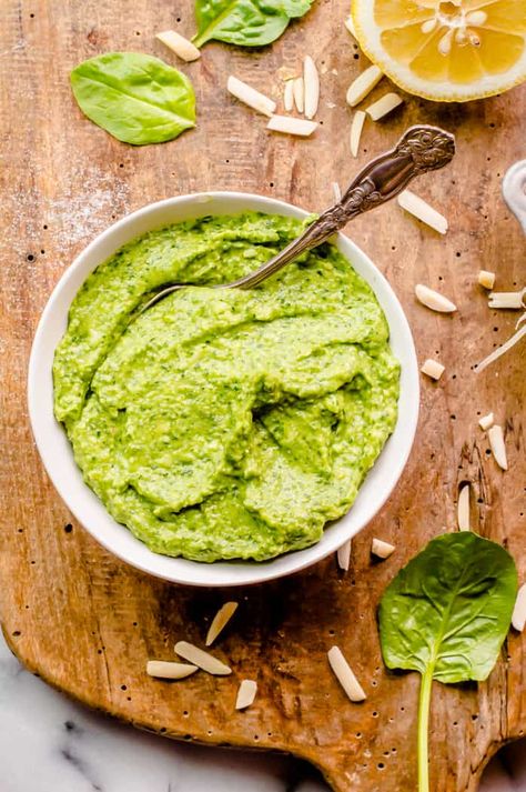 Easy avocado spinach pesto is a great way to get extra veggies into any meal. Delicious, quick to make, and a versatile recipe for pesto that can be enjoyed in so many ways! Recipe For Pesto, Healthy Sauce Recipes, Family Meal Planning Healthy, Healthy Pesto, Spinach Pesto, Avocado Pesto, Veg Dishes, Healthy Family Meals, Easy Family Dinners