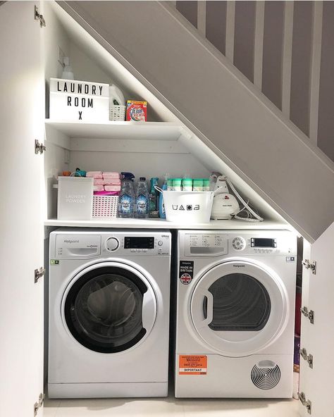 Washer/dryer under stairs Kitchen Under Stairs, Laundry Room Decor Ideas, Room Under Stairs, Apartemen Studio, تحت الدرج, Laundry Room Ideas Small Space, Stylish Laundry Room, Basement Laundry, Staircase Storage