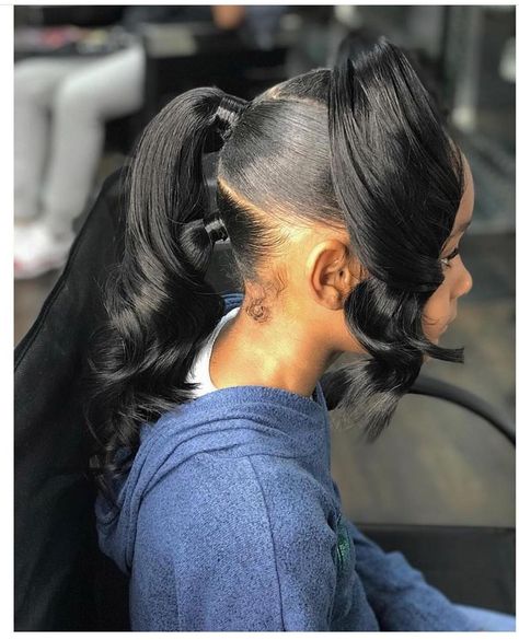 Natural Hair Kids on Instagram: “Loving this slick press n curl! ••••••••••••••••••••••••••••••••••••••••• ☑️ Need hairstyle inspiration? Download 400+ hairstyle ideas for…” Curly Hairstyles For Graduation, Hairstyles For Graduation, Daughter Hairstyles, Lil Girl Hairstyles, Kids Curly Hairstyles, Curly Ponytail, Natural Hairstyles For Kids, Girls Natural Hairstyles