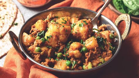 Quorn Recipes, Vegetarian Curry Recipes, Veggie Main Dishes, Recipes Veg, Madras Curry, Easy Potato Recipes, Vegetarian Curry, Mince Recipes, Cottage Pie