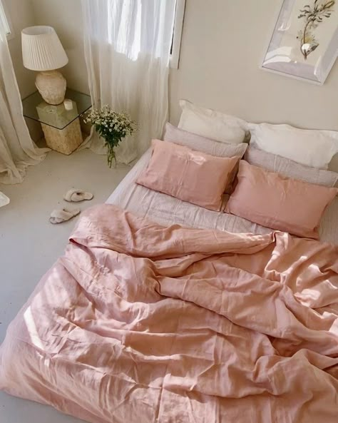 Pastel Linen Bedding, Feminine Bedding, Pink Feminine, Cheap Farmhouse Decor, Dream Apartment Decor, Vintage Room Decor, Remodeling Mobile Homes, Pinterest Room Decor, Redecorate Bedroom