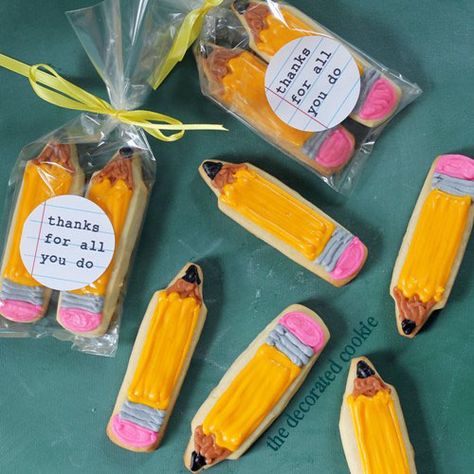 pencil cookies Pencil Cookies, Teacher Cookies, Halloween Sugar Cookies Decorated, Easy Halloween Cookies, School Cookies, Halloween Cookie Recipes, Halloween Cookies Decorated, Halloween Sugar Cookies, Edible Crafts