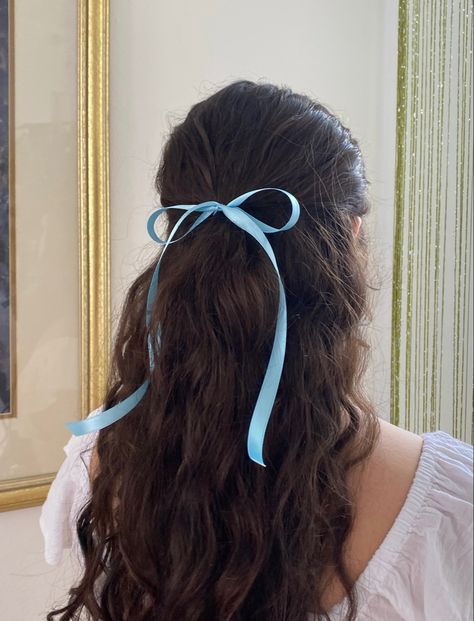 hairstyles with ribbon Half Down Curly Hairstyles, Hair Ribbons Hairstyles, Half Up Half Down Curly, Down Curly Hairstyles, Cute Curly Hairstyles, Open Hairstyles, Bow Hairstyle, Trendy Hairstyle, Ribbon Hairstyle