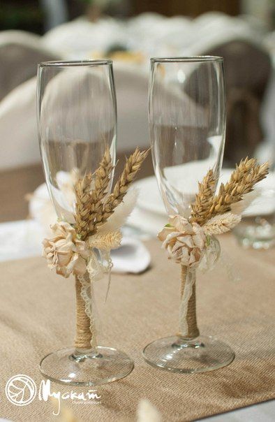 Wedding Champagne Glasses Decoration, Rustic Wedding Toasting Glasses, Wedding Champagne Glasses Diy, Wedding Glasses Decoration, Rustic Wedding Glasses, Glass Decor Ideas, خواتم خطوبة, Bride And Groom Glasses, Rusting Wedding