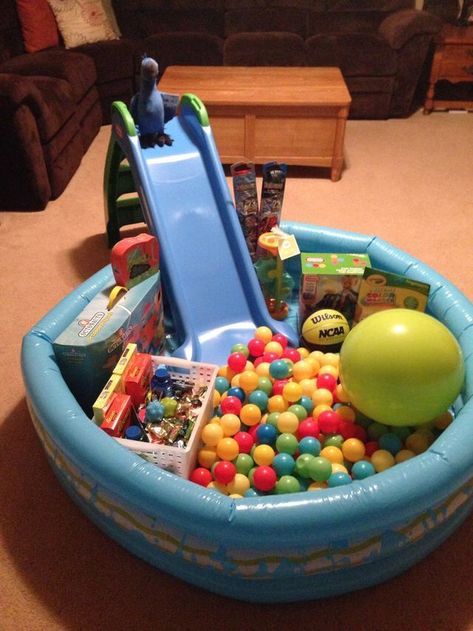 Pool With Slide, First Easter Basket, Baby First Easter, Pizza Sticks, Creative Easter Baskets, Boys Easter Basket, Baby Easter Basket, Baskets Ideas, 1st Easter