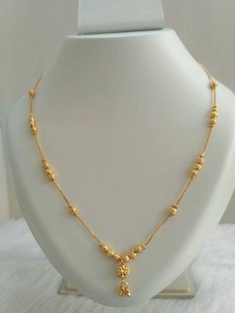 Kurti Blouse, Short Gold Necklace, Gold Neck Chain, Simple Necklace Designs, Women Kurti, Gold Jewels Design, Gold Jewelry Simple Necklace, Gold Mangalsutra Designs, Gold Necklace Indian Bridal Jewelry