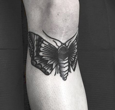 Below the knee moth design by @osimstattoo Under Knee Tattoo, Tattoo Over Scar, Moth Design, Moth Tattoo, Tattoos Women, Leg Tattoos Women, Knee Tattoo, Leg Tattoos, Future Tattoos