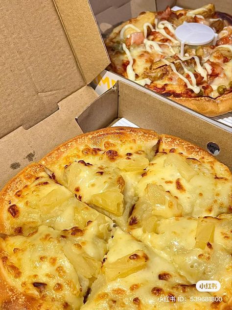 xiaohongshu pineapple cheese pizza Pineapple On Pizza, Pineapple Cheese, Pineapple Pizza, Food Obsession, Cafe Food, Cheese Pizza, Yum Yum, Aesthetic Food, Coffee Shop