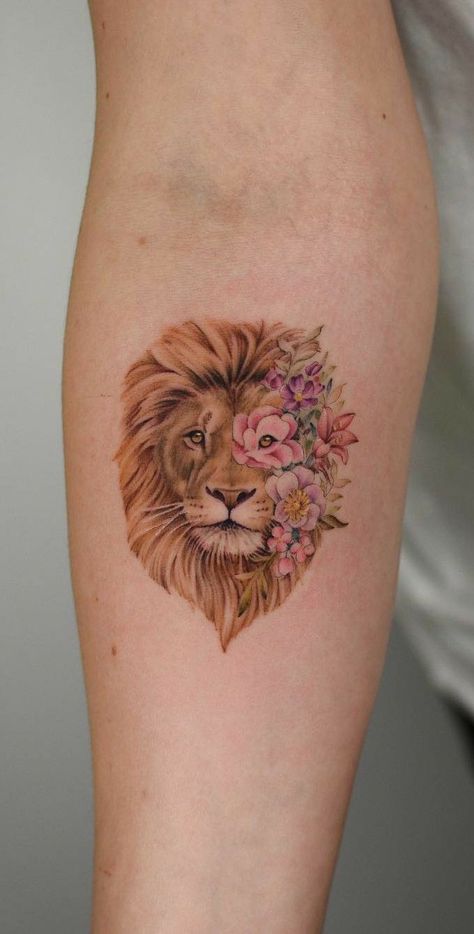 Small Lion Tattoo For Women, Colorful Lion Tattoo, Simple Lion Tattoo, Small Lion Tattoo, Animal Tattoos For Women, Lion Tattoos, Beautiful Lion, Leo Tattoos, Amazing Tattoos