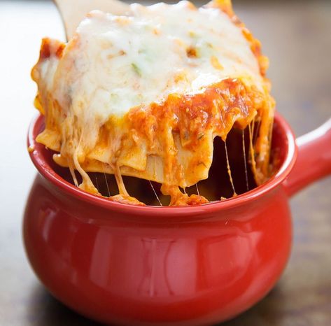 Easy Recipes You Can Make in the Microwave Microwave Lasagna, Microwave Cooking Recipes, Bacon Wrapped Avocado, Microwave Mug Recipes, Easy Microwave Recipes, Recipe For 1, San Diego Food, Single Serving Recipes, Mug Recipes