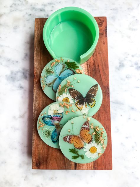 These beautifully hand crafted dual-later coasters are individually made with high quality jadeite colored resin, butterfly decals, real pressed flowers, and gold leaf.

• 4 coasters + caddy included
• Cork bottoms are anti-scratch and nonslip 

Each coaster is 3” in diameter.
Caddy is 4” in diameter and 1 1/2” tall Butterfly Resin Coasters, Butterfly Terrarium, Porcelain Designs, Butterfly Coasters, Butterfly Resin, Resin Trays, Resin Bookmarks, Resin Butterfly, Resin Jewelry Diy