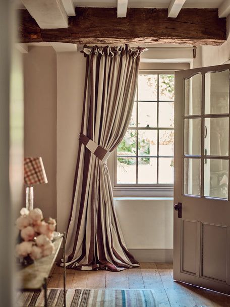 Curtains — Tori Murphy Ltd Curtains Cottage, Traditional Roman Blinds, Curtain Pelmet, Apartment Decoration Ideas, French Style Chairs, Simple Cafe, British Decor, Hallway Landing, Living Room Renovation