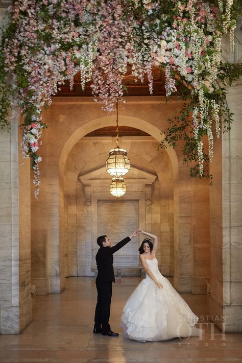 New York Public Library Wedding, Gossip Girl Wedding, Ny Public Library, George Peabody Library, Public Library Wedding, Artsy Wedding, Peabody Library, Disney Wedding Ideas, Dream Marriage