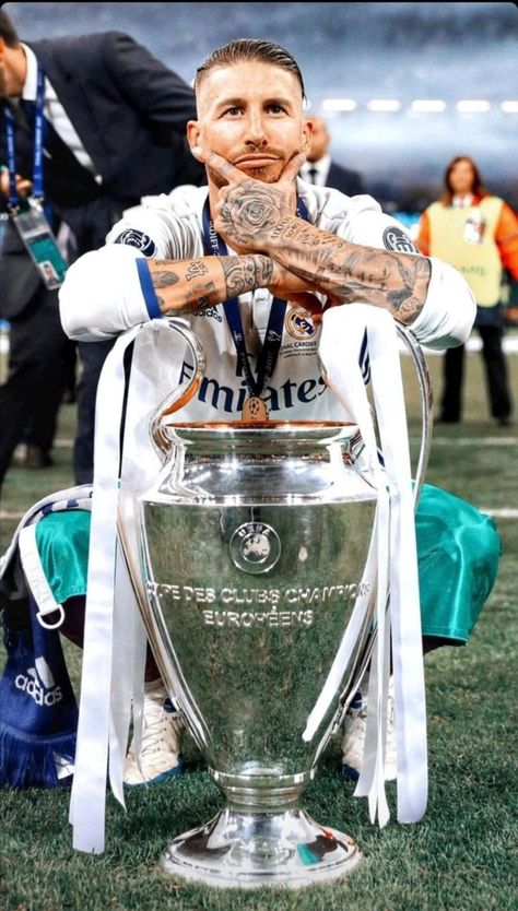 Sergio Ramos Body, Wallpaper Real Madrid, Goat Football, Soccer Things, Real Madrid Logo, Lionel Messi Barcelona, Real Madrid Team, Soccer Photography, Messi Photos