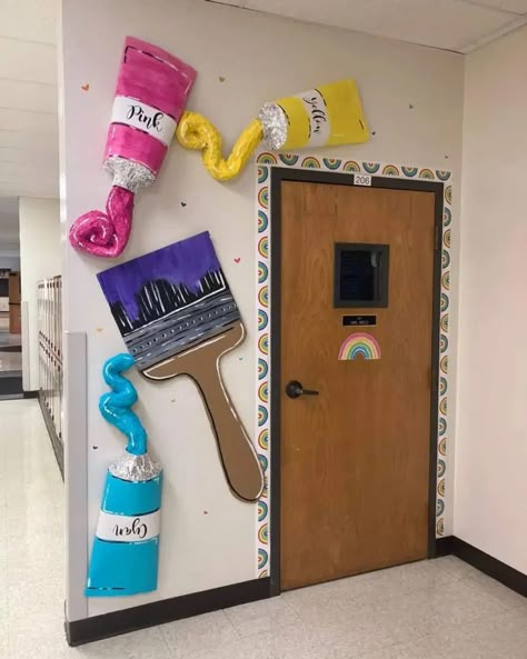 Art Classroom Door, Art Class Decor, Art Room Doors, Art Bulletin Boards, Classe D'art, Art Classroom Ideas, معرض فني, Elementary Art Rooms, Teachers Room