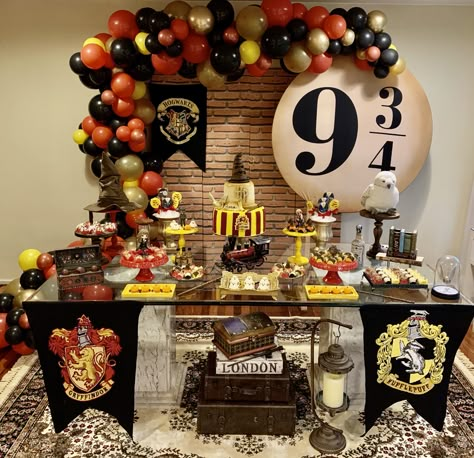 Harry Potter 1st Birthday Ideas, Harry Potter Birthday Theme Ideas, Harry Potter Quinceanera Theme, Harry Potter Party Backdrop, Harry Potter Theme Birthday Decoration, Harry Potter Theme Party Birthdays, Harry Potter Decorations Party Birthdays, Harry Potter Baby Shower Decorations, Decoracion Harry Potter