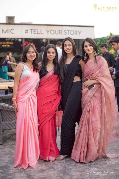 Saree Look For College Farewell, Traditional Day Saree Look, Saree Ideas For Convocation, Convocation Saree Look, Saree Day Look, Sarees For Farewell Party In College, Saree For Young Women, Saree For Best Friends Wedding, Pastel Colour Saree For Farewell