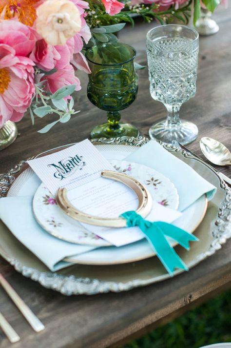 Kentucky Derby Party Ideas Decoration, Kentucky Derby Party Decorations, Kentucky Derby Party Food, Bridal Shower Themes, Irish Wedding Traditions, Derby Party Decorations, Kentucky Derby Wedding, Equestrian Wedding, Derby Wedding