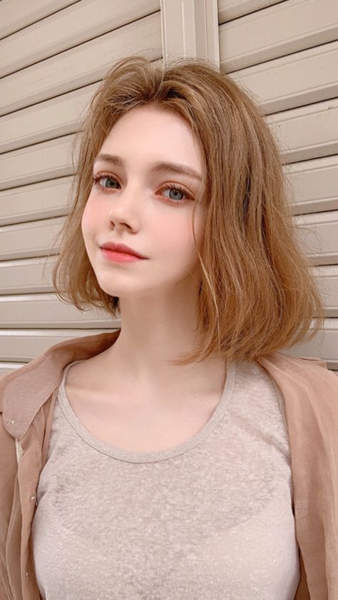 Chloe Chuu, Chuu Chloe, Classic Bob Haircut, Aesthetic Women, Hair Reference, Popular Hairstyles, 인물 사진, الرسومات اللطيفة, Bobs Haircuts