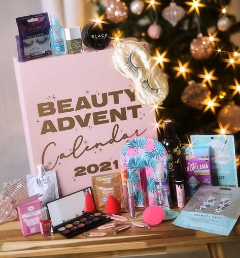 What's in the Boohoo Beauty Advent Calendar 2021 and is it worth the money. I have a full list of contents here along with price and value details. Best Beauty Advent Calendar, Gold Eye Mask, Beauty Calendar, Exfoliating Pads, Beauty Works, Sachets, Beauty Advent Calendar, Beauty Sponge, Latest Makeup