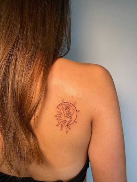 Patch Work Back Tattoo Women, Sun Tattoo Realistic, Sun Tattoo On Back, Tattoo On The Shoulder, Luna Tattoo, Moon Sun Tattoo, Artsy Tattoos, Shoulder Blade Tattoo, Small Chest Tattoos