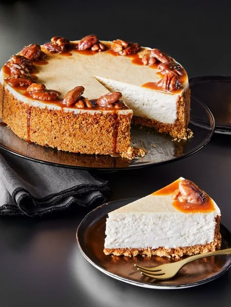 Cheesecake Recipes Bourbon, Bourbon Praline Cheesecake, Bourbon Cream Cheesecake, Bourbon Pecan Pie Cheesecake, Praline Pecan Cheesecake, Bourbon Pecan Cheesecake, Bourbon Cheesecake Recipes, Whiskey Cheesecake, Pecan Praline Cheesecake