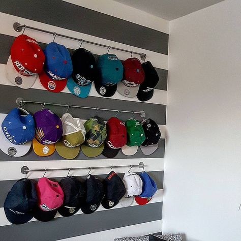 Hat Rack Ideas, Diy Hat Rack, Cap Rack, Cap Organizer, Modern Hat, Wall Hats, Diy Basement, Hat Organization, Hat Hanger