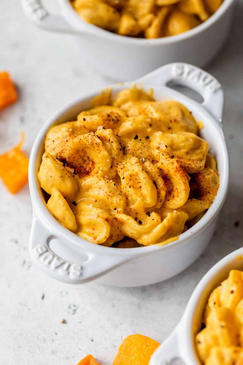 Vegan Pumpkin Mac And Cheese, Healthy Comfort Food Dinners, Mac And Cheese Rezept, Vegan Mac N Cheese, Butternut Squash Mac And Cheese, Pumpkin Mac And Cheese, Pumpkin Pasta, Pumpkin Squash, Cheese Pumpkin