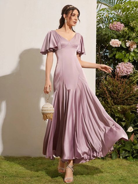 Bridesmaids Gowns With Sleeves, Satin Dress With Sleeves, Satin Bridesmaids Gowns, Outfit Bridesmaid, Dress With Butterfly Sleeves, Mesh Prom Dress, Romantic Pattern, Floral Applique Dress, Fashion Moodboard