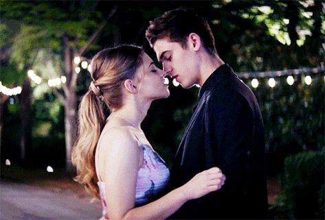 Tessa And Hardin, Mysterious Skin, Tessa Young, Jennifer Lawrence Pics, Josephine Langford, Frat Parties, Wedding Movies, Hardin Scott, After Movie