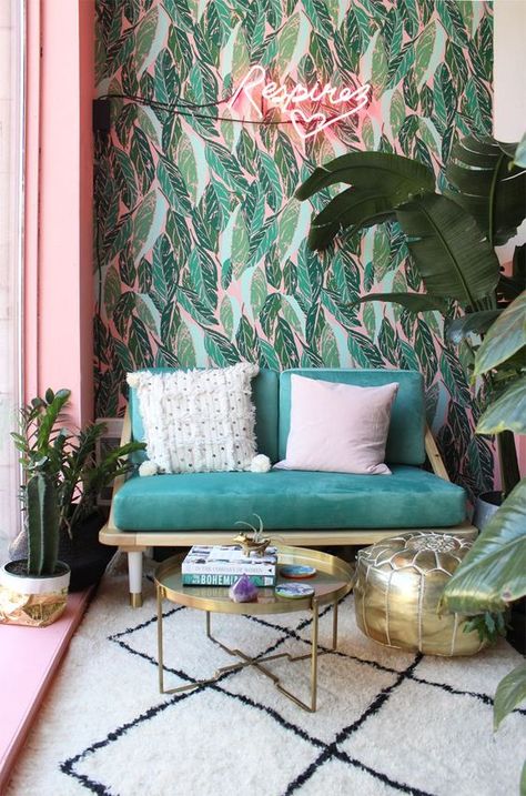 Happy Friday everyone! Is it just me or is one of the most satisfying things in the world looking at beautiful interiors? Instagram can give you glimpses but Pi Boho Styl, Showroom Design, Decor Guide, Retro Home Decor, Decor Minimalist, A Living Room, Pink Walls, Retro Home, Green And Pink